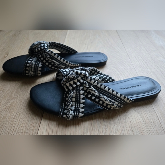 Banana Republic Shoes - Banana Republic B&W Woven Fabric Slides